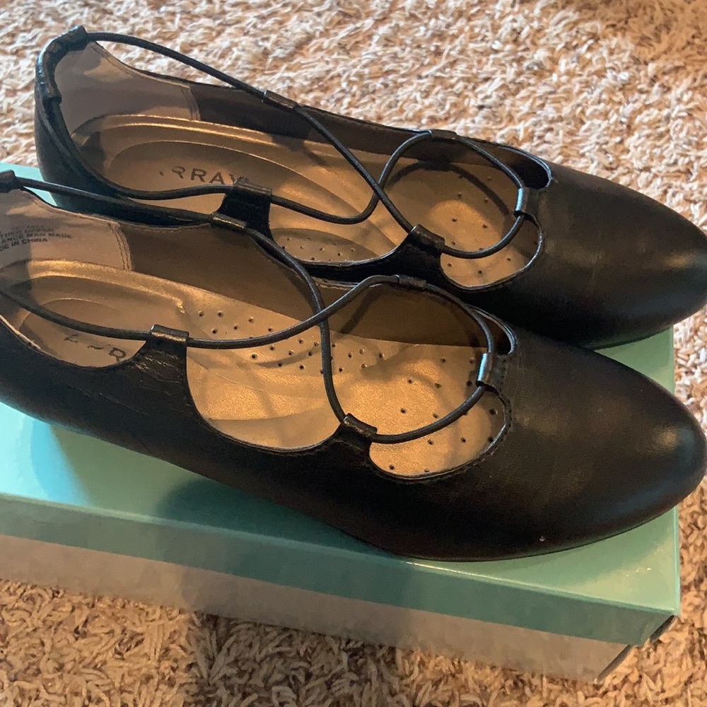 Array Echo Black Slip On Size 8.5 - image 3